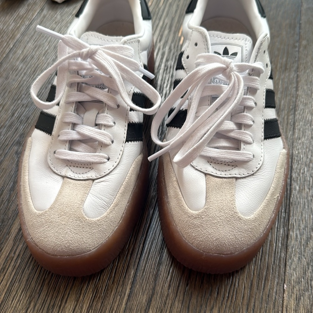 Like new womens adidas samba - Picture 3 of 4